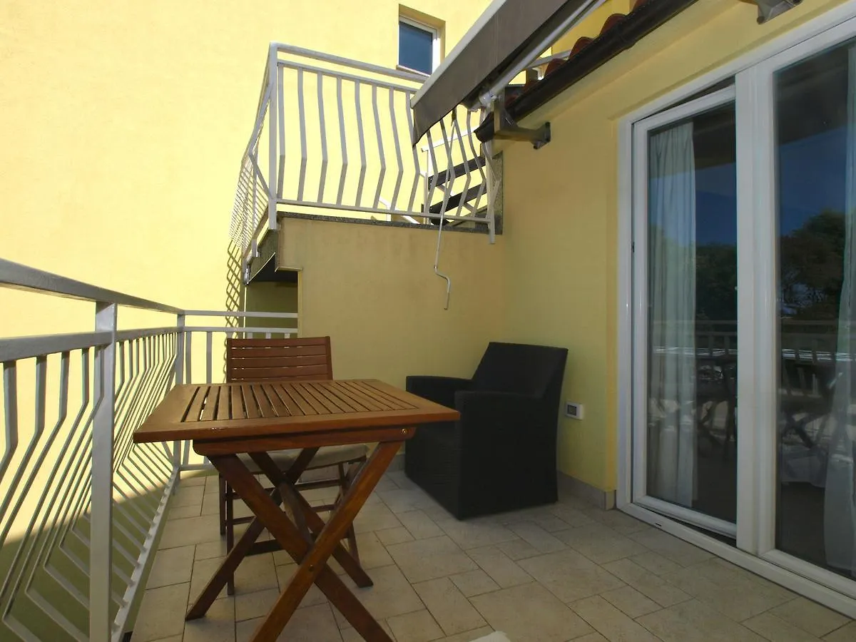 Apartment Vera 1623 Fazana