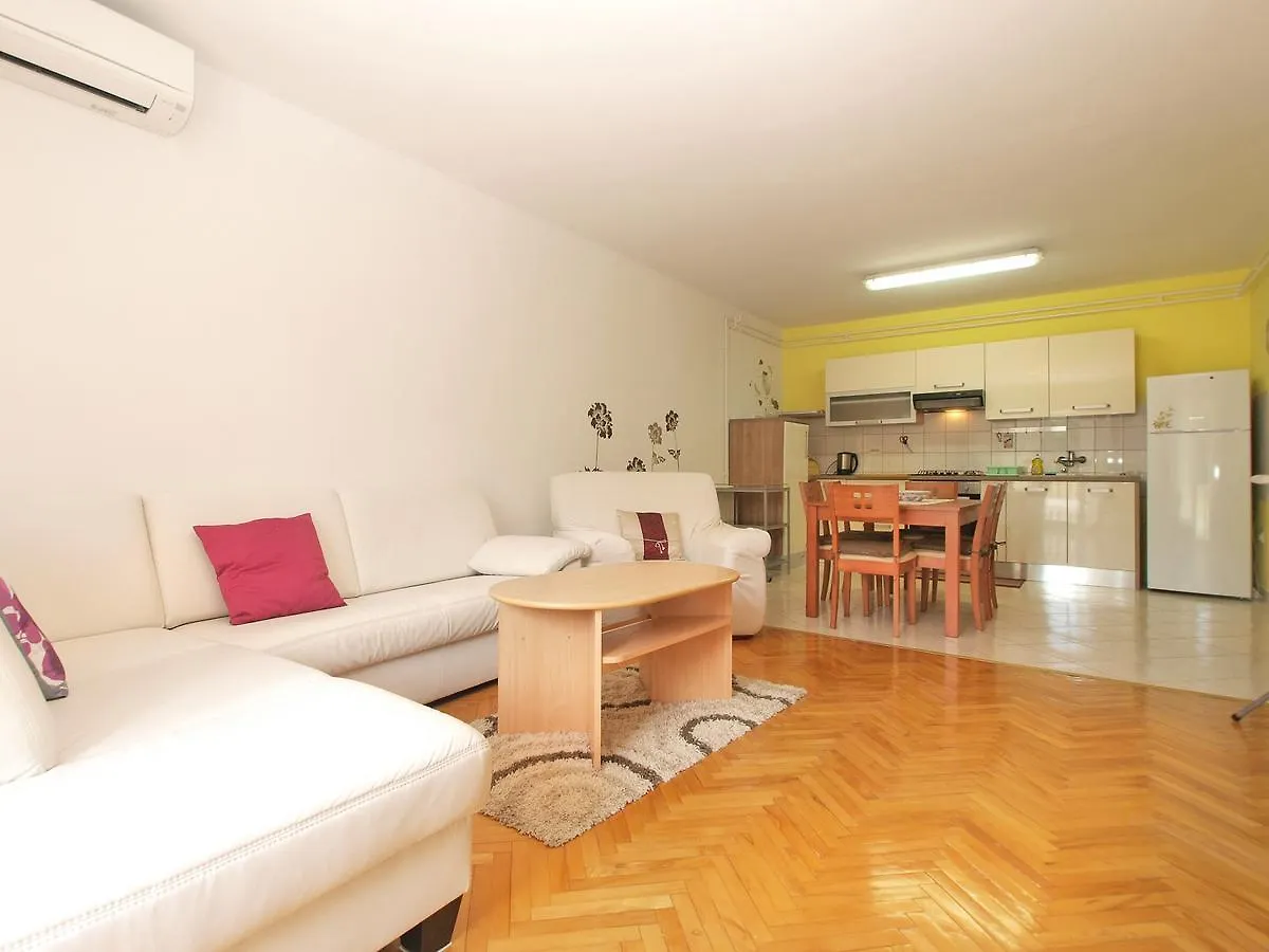 Apartment Vera 1623 Fazana