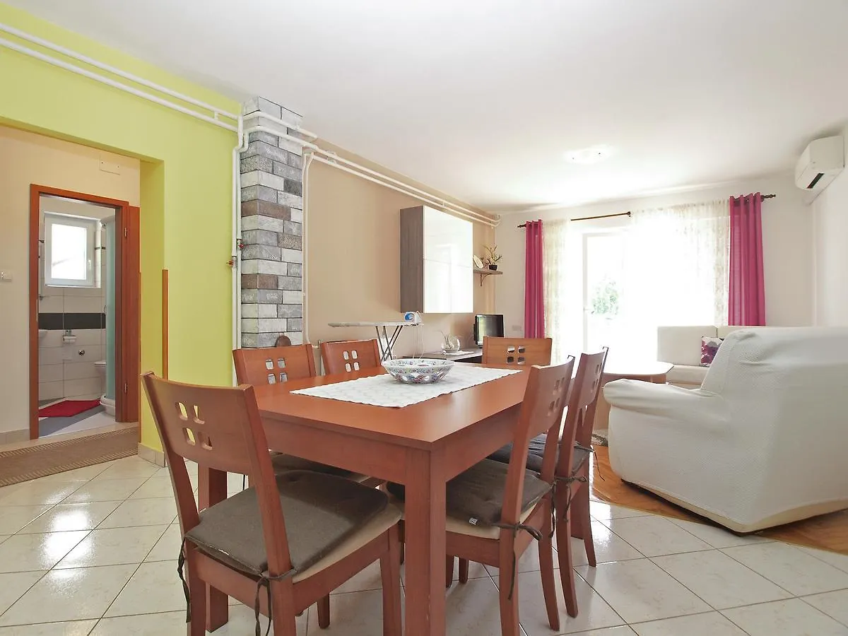 Apartment Vera 1623 Fazana